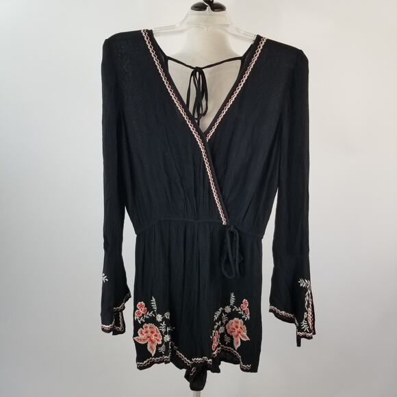 Band of Gypsies Black Pink Embroidered Floral Boho Tie Neck Romper NEW Size S - Picture 1 of 5